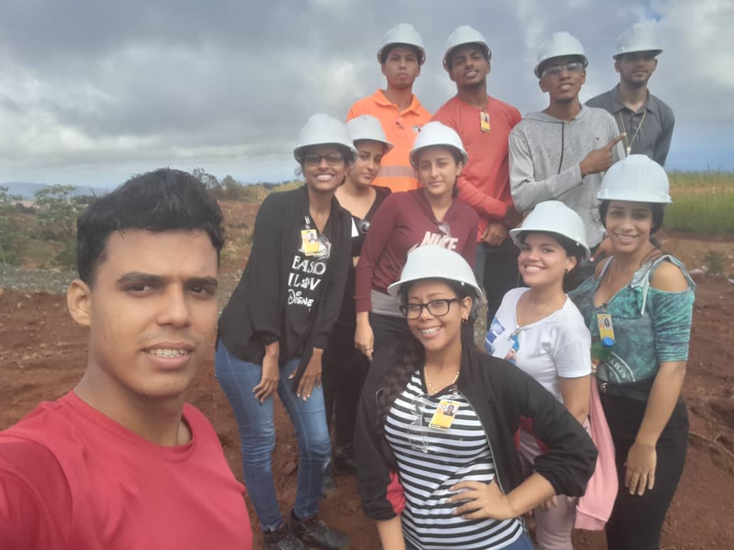 PireMaday's tweet photo. En sus prácticas laborales, estudiantes de la carrera de Ing de Minas desarrollan investigaciones relacionadas  con la extracción de níquel en la @EcgMinera rubro exportable y estratégico para el crecimiento económico de #Cuba
@yurisley_valdes @AAB_Cuba @AlietLam @WalterBG_MES https://t.co/XL2sz4t8vs
