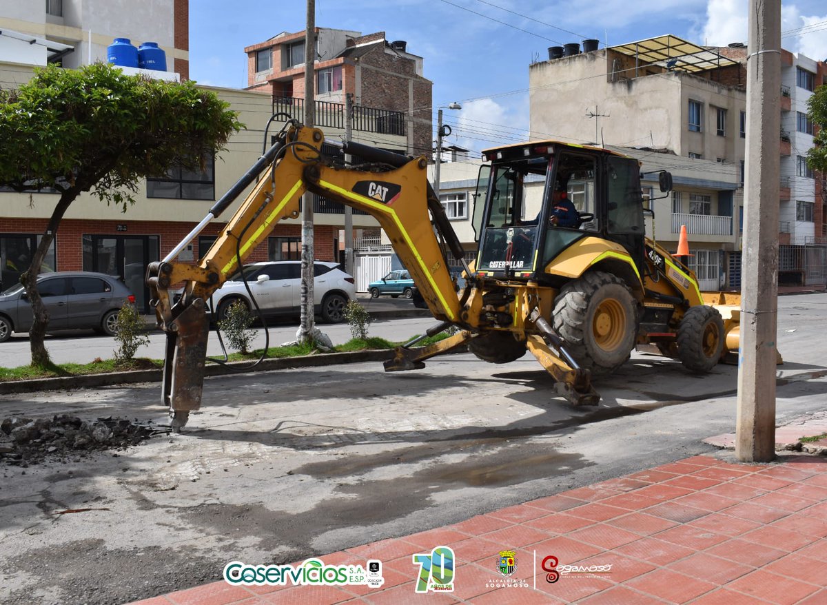 CoserviciosSA's tweet photo. 🚧 Seguimos trabajando en la renovación de redes de acueducto y alcantarillado en la Carrera 14, motivo por el cual continúa cerrada la calzada norte-sur, entre la transv. 17 y la calle 18.

 #Coservicios  #CiudaddelSolPueblodelAcero https://t.co/QYAWbnM9rD