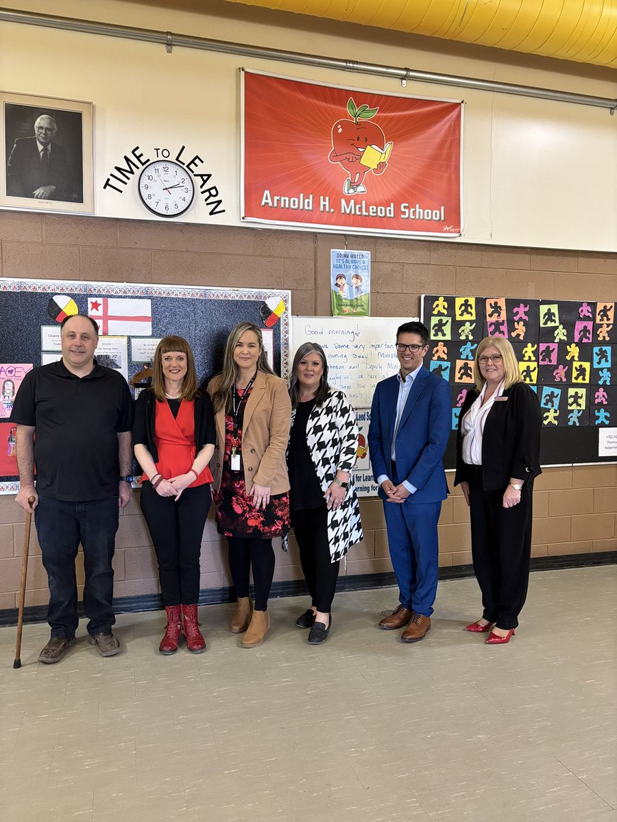 Ryandonaghy's tweet photo. Great visits to Arnold H and Hillcrest yesterday! Great to meet the passionate principals, teams and students. https://t.co/N5f83pTLq4