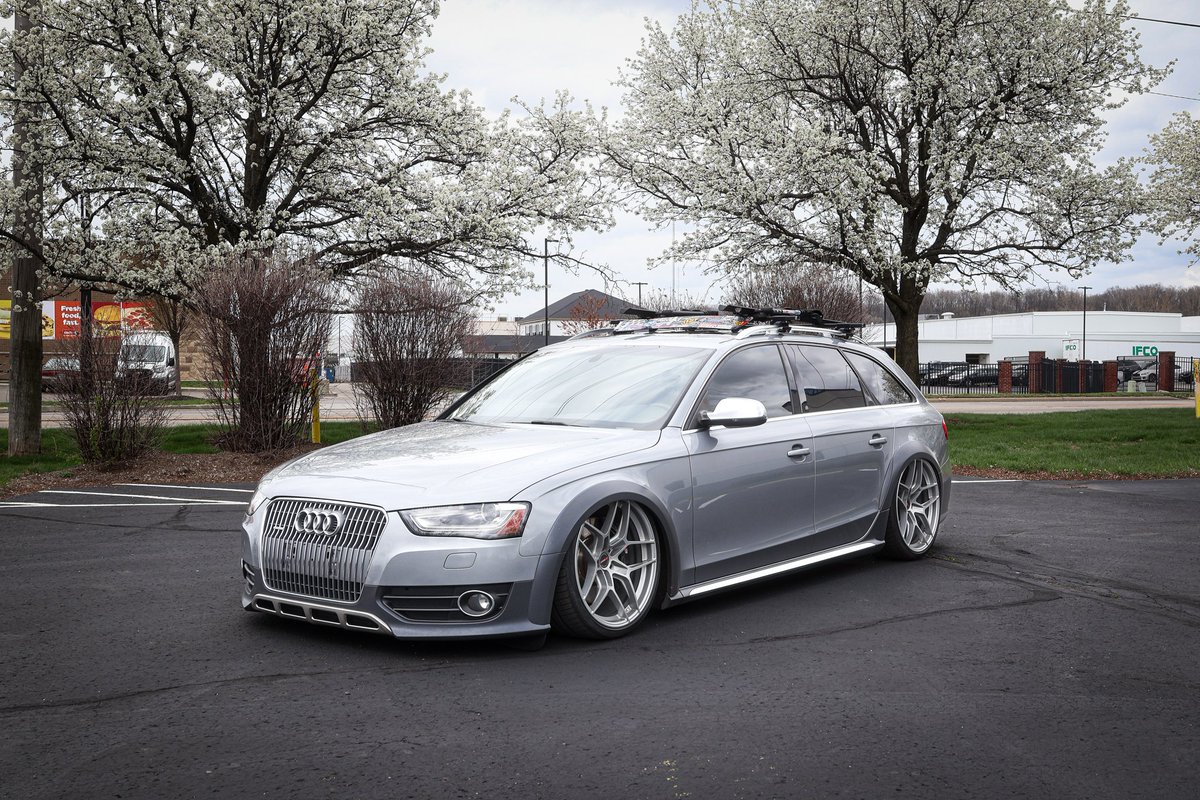 ForgelineWheels's tweet photo. #Frankenwagon. The slammed stance of Chris Mentrup's #Audi #Allroad wagon might be your first clue that there is something different about it. In fact, Chris combined the remains of a wrecked #AudiS4 into a full conversion, including drivetrain, brakes, and interior. It rides on Air Lift Performance suspension and 20x9.5 #Forgeline one piece forged #monoblock #VV1R wheels finished in Metallic Silver with the optional Carbon Fiber Center Caps! See more at: https://t.co/pLowmf3BJS
🇺🇸🇺🇸🇺🇸
----------------
Wheel: #ForgelineVV1R
Type: One Piece Forged Monoblock
Series: Motorsport Series
Size: 20x9.5 (x4)
Finish: Metallic Silver