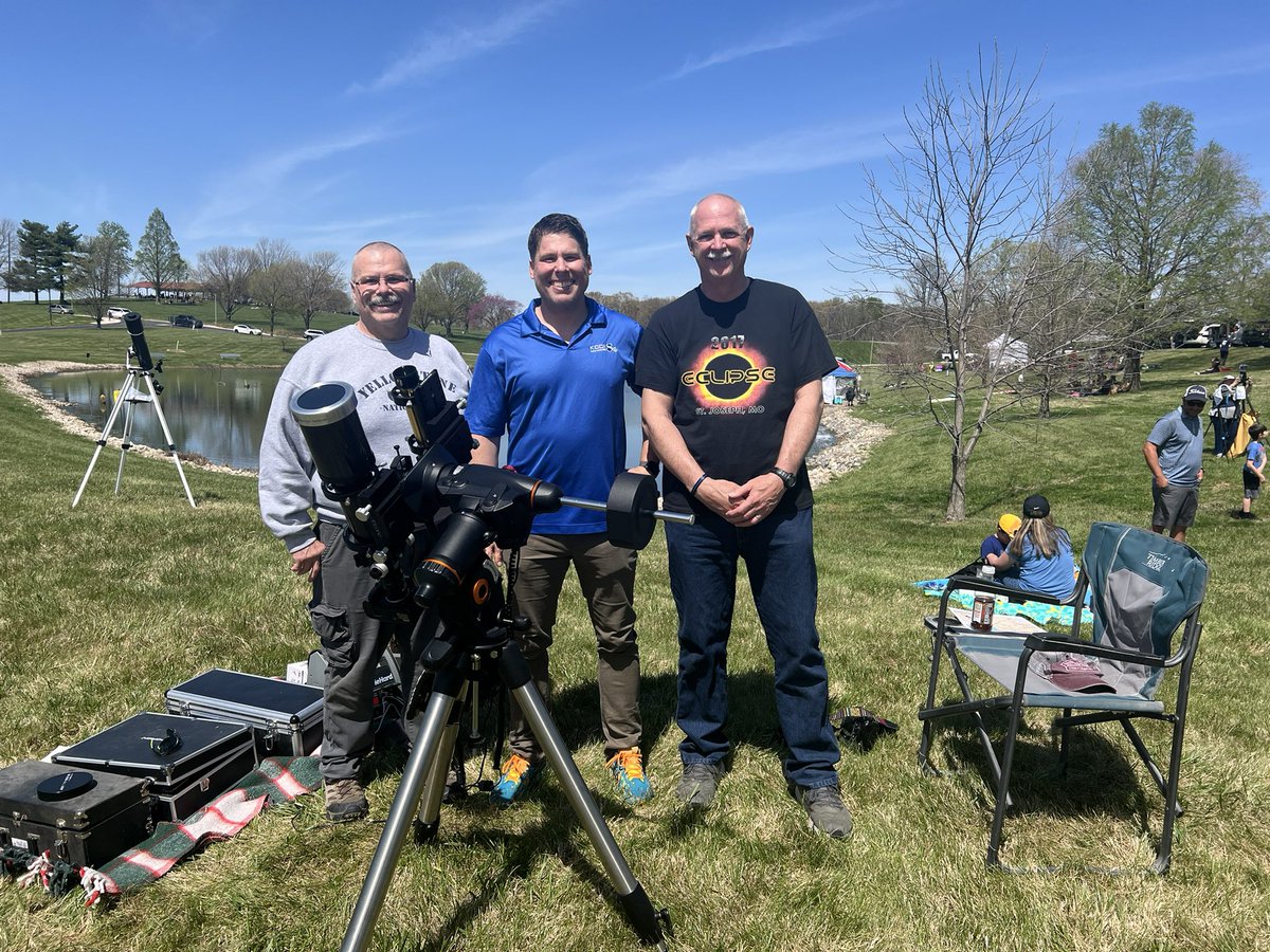 JSydejkoKCCI's tweet image. I can’t believe it’s already been one year since I traveled to Cape Girardeau to see the eclipse with my brother. One of my favorite experiences of my life. Can’t wait for the next one!
#eclipse #eclipse2024