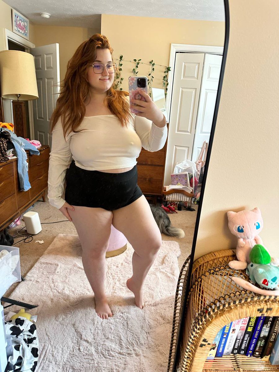 vfaevalentine's tweet photo. Say hi 🧡 if you think I look cute https://t.co/zawTXwOkce