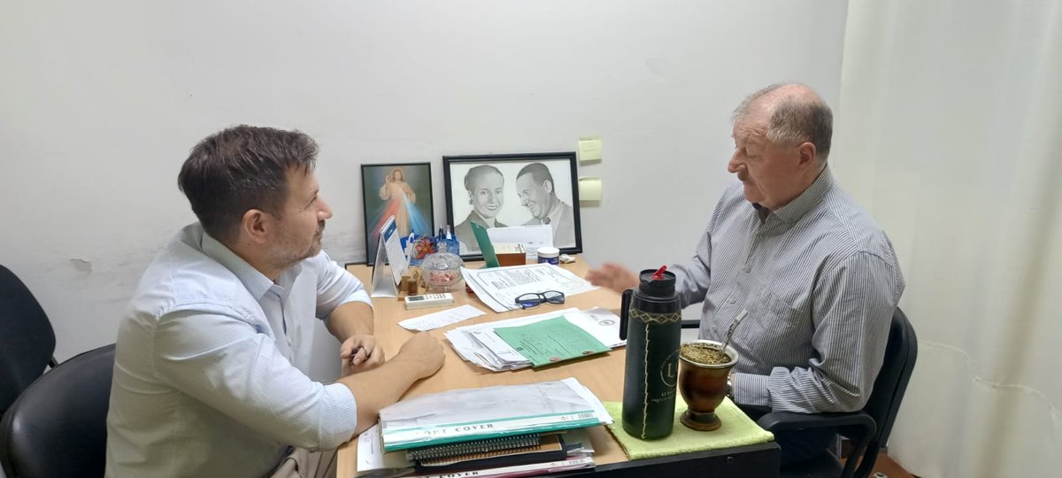 LuisCapaia's tweet photo. Recibimos al ministro de Educación @LicRamiroAranda, conversamos sobre muchos temas, con un eje claro: seguir fortaleciendo la educación con talleres, formación profesional y propuestas concretas que transformen realidades.
Gracias ministro por estar presente y por su humildad 🙌 https://t.co/waooc7KEal