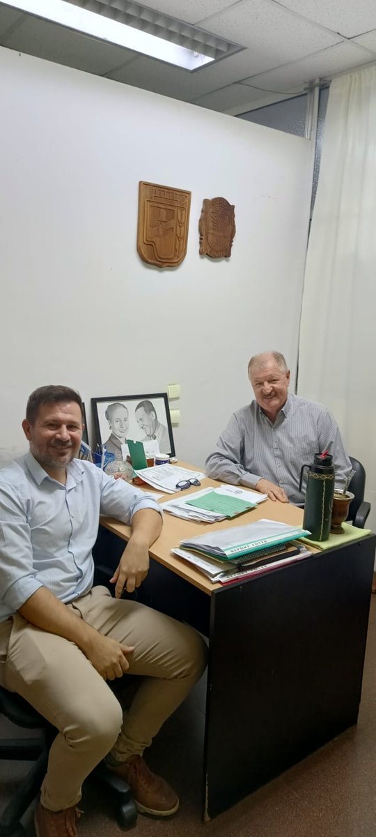 LuisCapaia's tweet photo. Recibimos al ministro de Educación @LicRamiroAranda, conversamos sobre muchos temas, con un eje claro: seguir fortaleciendo la educación con talleres, formación profesional y propuestas concretas que transformen realidades.
Gracias ministro por estar presente y por su humildad 🙌 https://t.co/waooc7KEal