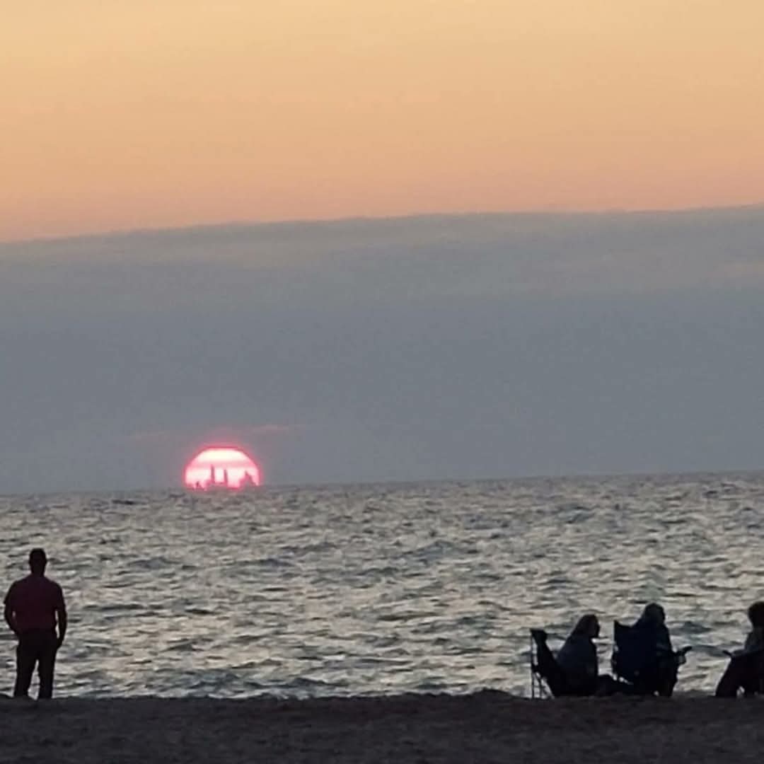Chicago skyline visible from nearly 50 miles away in Indiana Dunes sunset 🌇 
#sunset #Chicago #indianadunes