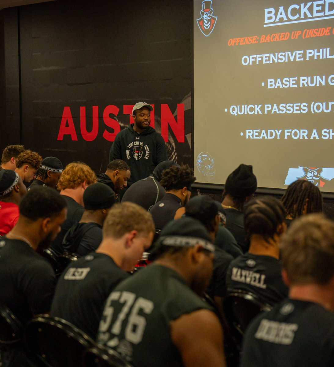 Just being somebody that the neighborhood respected
And my mama could be proud of, was the apple of my eye
#LookForwardThankGod