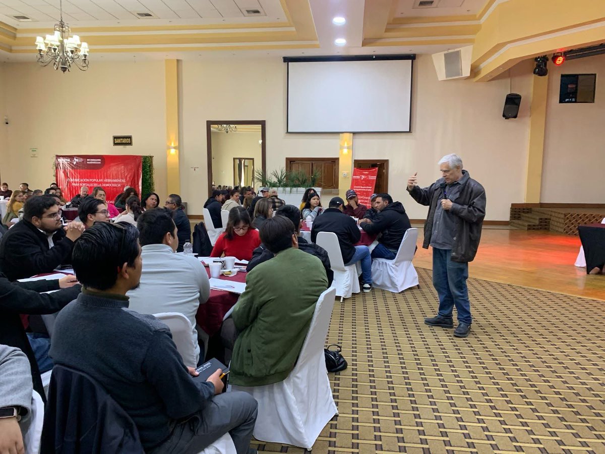 infpmorena's tweet photo. Desde el bello estado de Chihuahua celebramos el taller "Comunicación Popular: Herramientas para fortalecer la democracia”, con la participación de @fisgonmonero, presidente del INFP.

En el INFP agradecemos al Comité de @MorenaChihuahua, así como a las y los Chihuahuenses que se sumaron a las actividades formativas dirigidas en promover la revolución de las conciencias.

¡Sin formación no hay transformación!