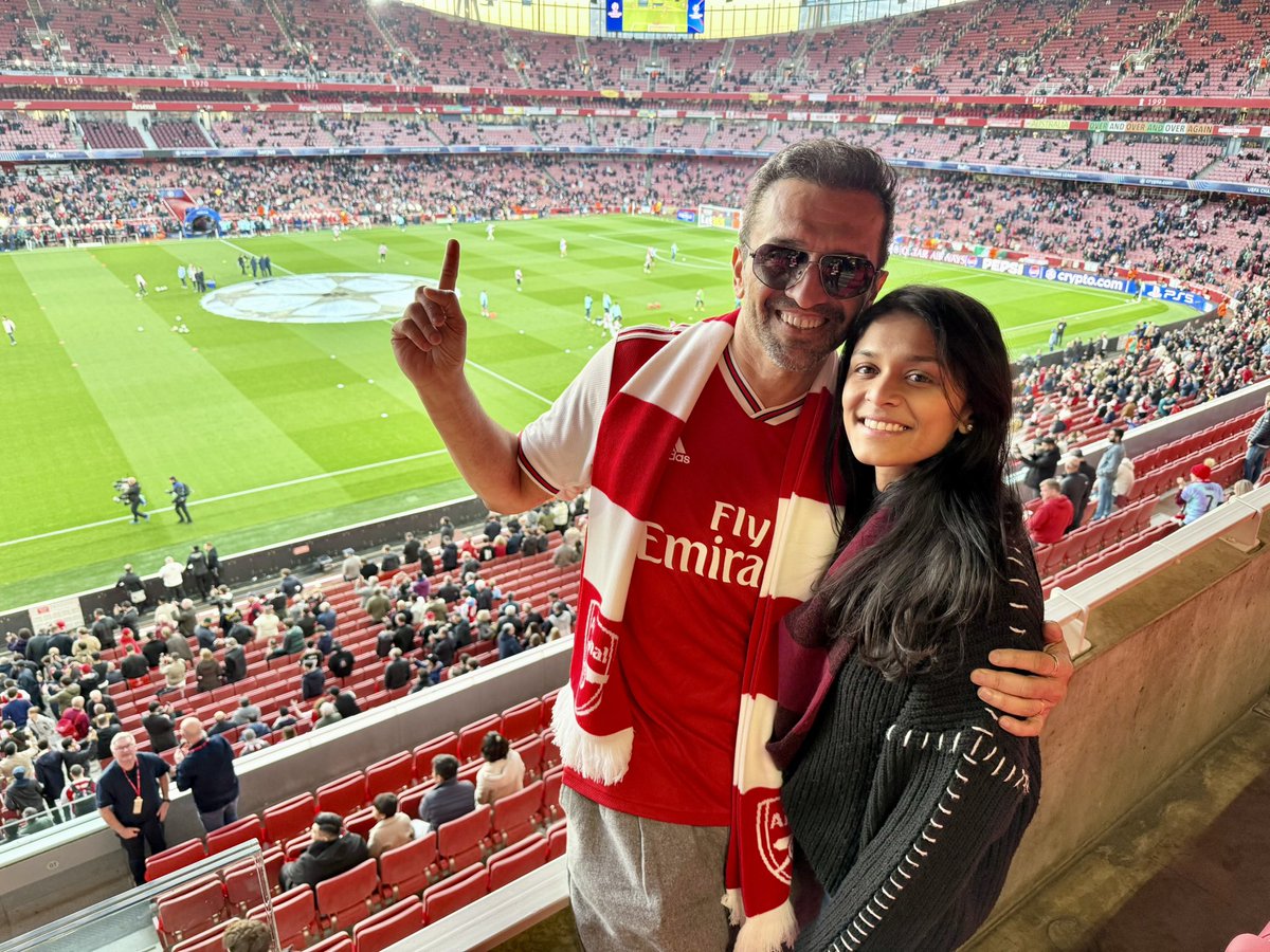 atulkasbekar's tweet photo. What A Night to be at the Emirates!
And to meet the legendary Invincible, #JensLehmann in the adjacent box
3-0 to the Arsenal
Against a full strength Madrid
Without any striker n without Gabriel in the back
Bloody hell man https://t.co/DiLLN1Pc3u