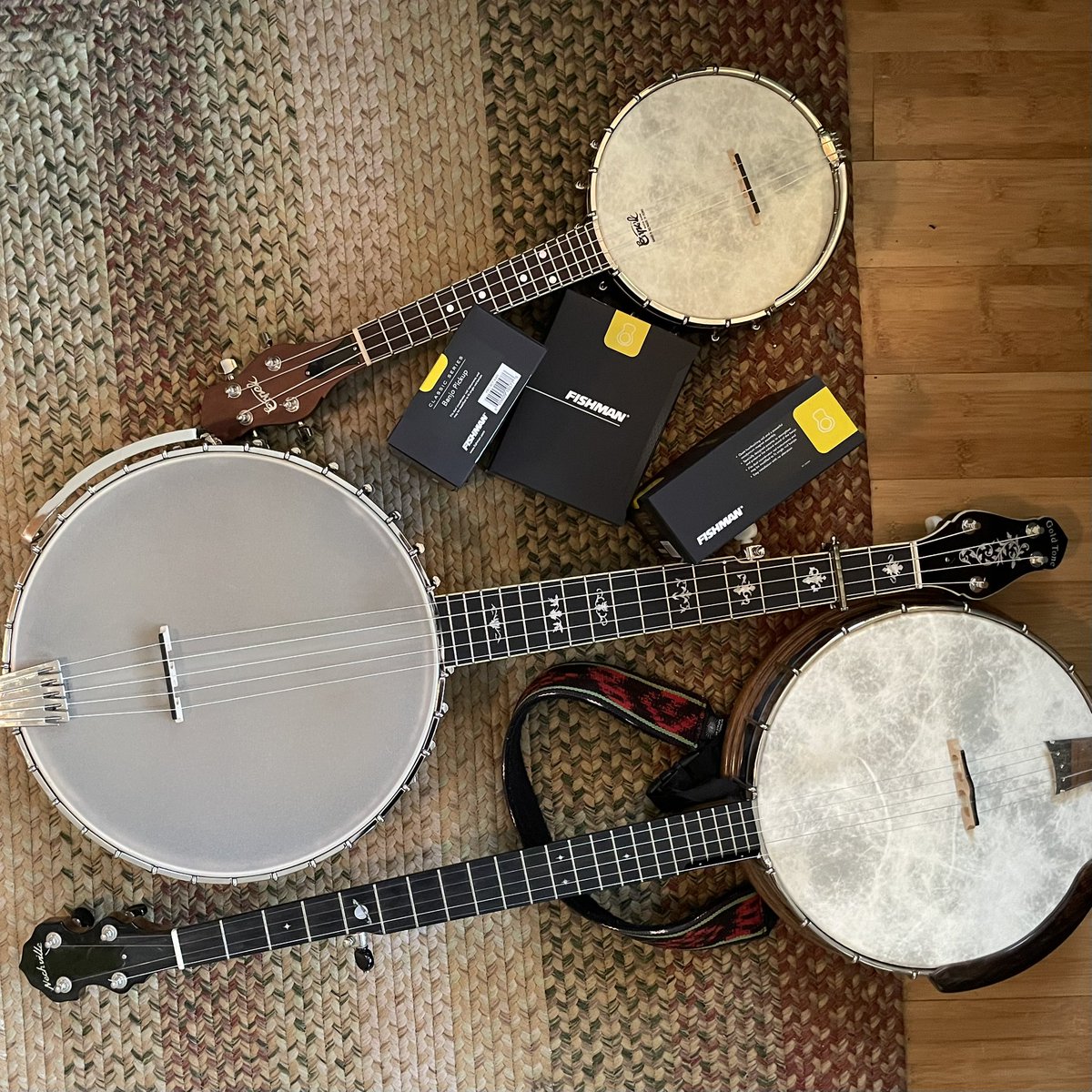 FiddlerBeckyB's tweet photo. Happy National Banjo Day! 🪕🙌🏻
.
#dphopkinsbanjos #capekinstruments @GoldToneInc @NechvilleBanjos @DaddarioandCo @Fishman_Music
.
#happy #national #banjo #day #celebrate #pick #play https://t.co/IBb6C3Q273