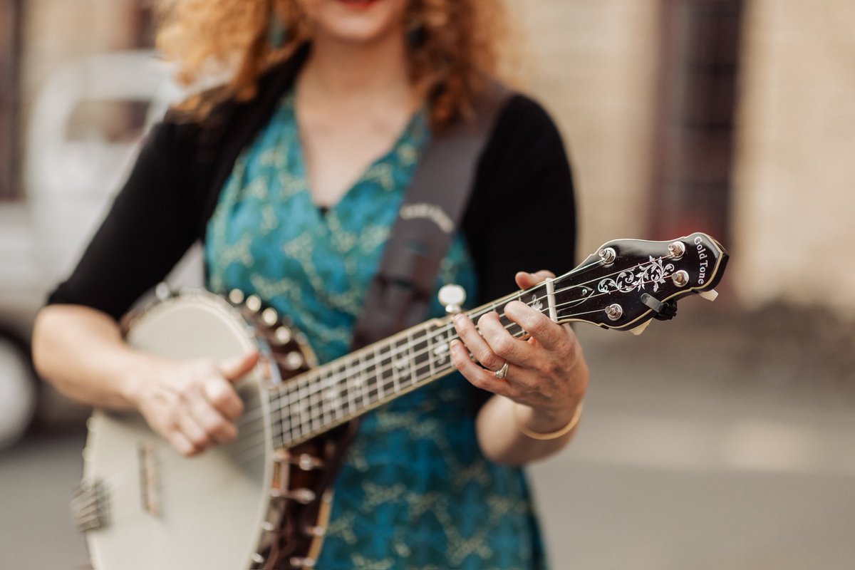 FiddlerBeckyB's tweet photo. Happy National Banjo Day! 🪕🙌🏻
.
#dphopkinsbanjos #capekinstruments @GoldToneInc @NechvilleBanjos @DaddarioandCo @Fishman_Music
.
#happy #national #banjo #day #celebrate #pick #play https://t.co/IBb6C3Q273