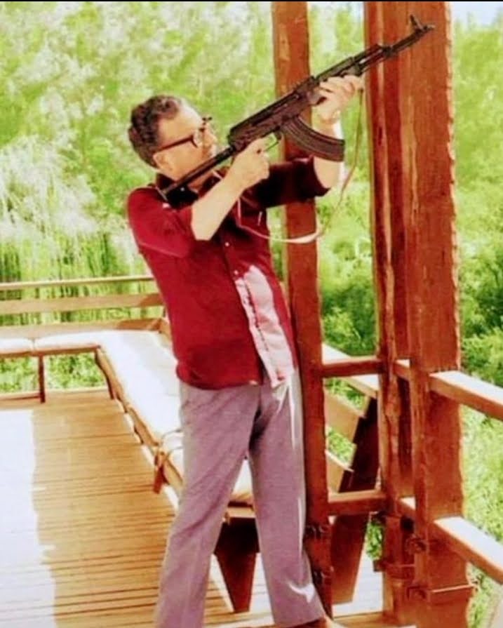 HuasoHabacuc's tweet photo. @T13 🔴 El Grosero COCHINO Desequilibrio ÉTICO Profesional de T13 🔴
🔴 Aplicando sucio lavado imagen al SANGUINARIO CRIMINAL  👹 "LOCO ALLENDE" 👹
👹 El CANALLA Referente de T13 👹  👇 https://t.co/fByyszlj3B