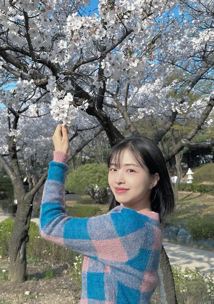 ultrahawk4's tweet photo. おはちぇうぉん☀😃‼️
【１年前】1 year ago
#KimChaewon #김채원
#Honey챈  #허니챈  🩵
#APRIL #에이프릴 🍍
#SpringAgain 🌸 https://t.co/A1Vq0F7aCs
