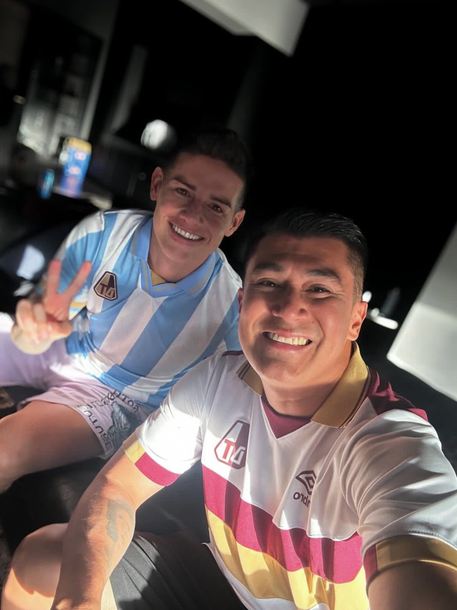 James David Rodríguez Rubio, el mejor jugador colombiano de la historia del fútbol, es hincha del Tolima como tú, yo y la mitad +1 de este país 🤎💛