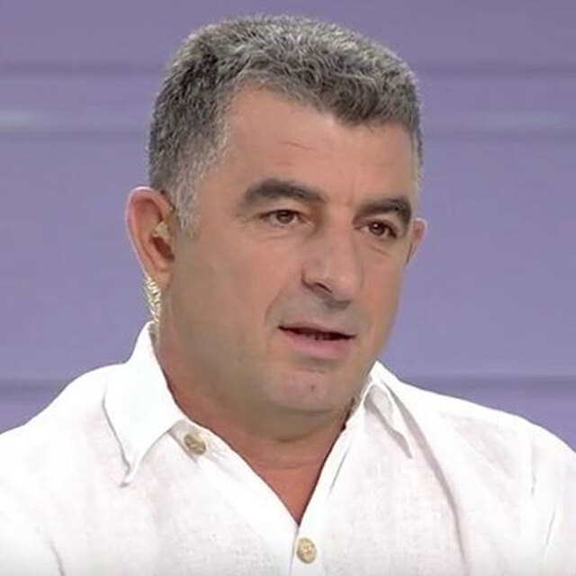 Giannis726523's tweet photo. Δολοφονήθηκε σαν σήμερα, οι δολοφόνοι του παραμένουν ασύλληπτοι και οι συνάδελφοι του δεν έχουν γράψει χρόνια τώρα μια έστω λέξη για την δολοφονία του https://t.co/TNjerjpdUz