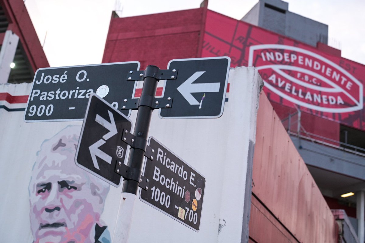 ¿No te das cuenta que tengo más calle que la luna?

#TodoRojo 🔴