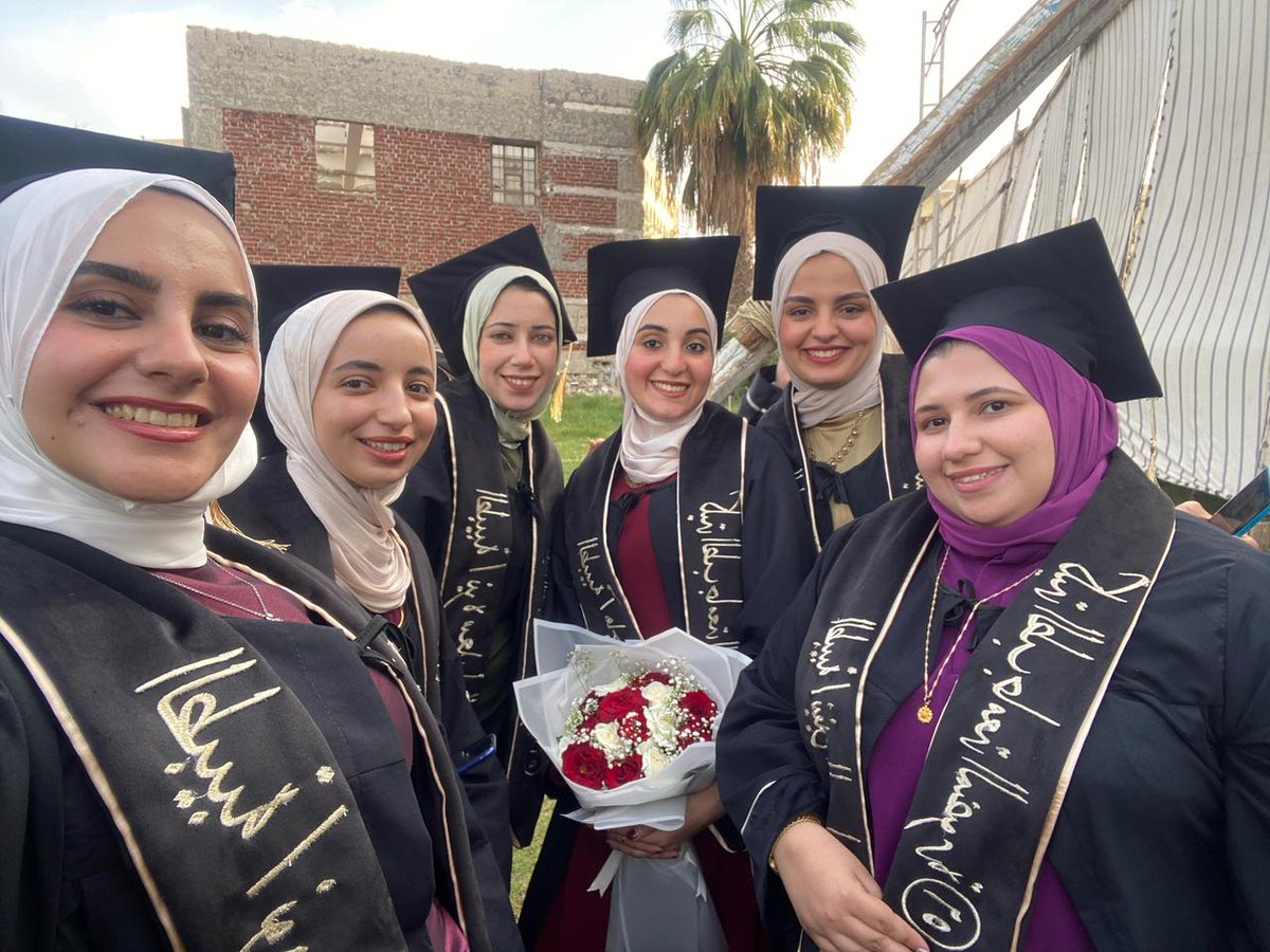 NorhanTaha333's tweet photo. Now, we can officially say bye bye med school 👩🎓♥️
#Graduation56 https://t.co/yu9UsWIZID