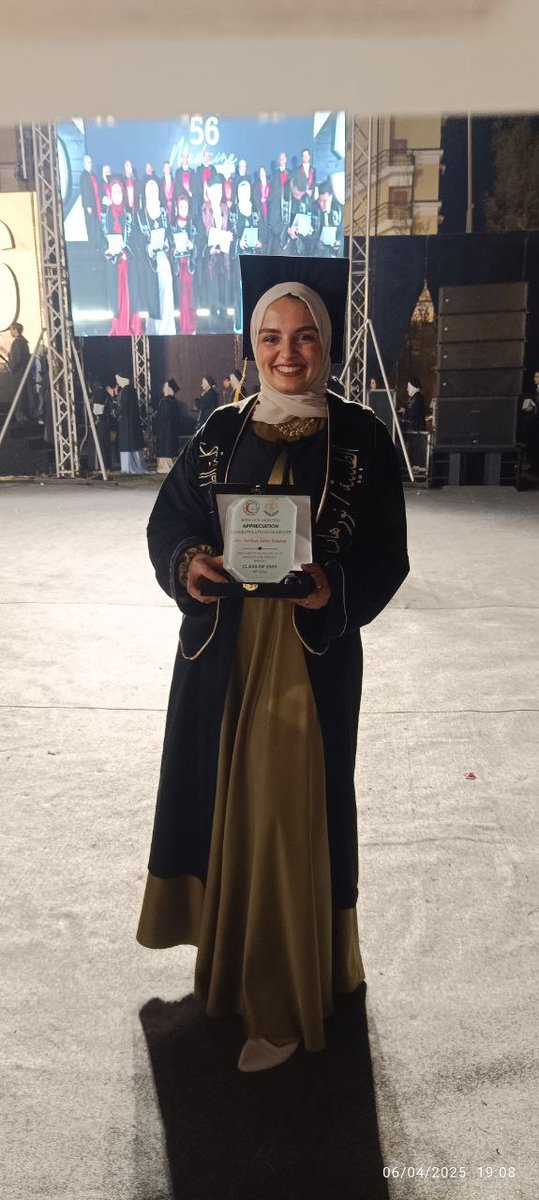 NorhanTaha333's tweet photo. Now, we can officially say bye bye med school 👩🎓♥️
#Graduation56 https://t.co/yu9UsWIZID