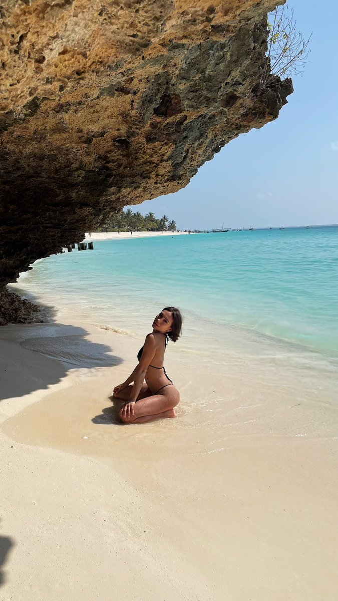 POV: you spot a flirty girl tanning at the beach… and she just caught you staring.😏😏