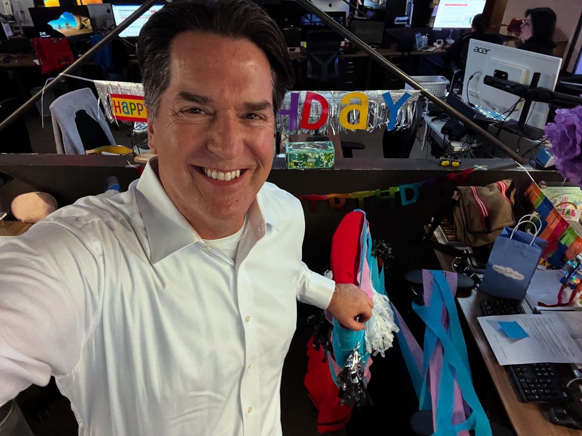 stevespriester's tweet photo. Feeling the Birthday Love from my KSAT peeps!! #SpreeDay https://t.co/q8gNnyqtLf