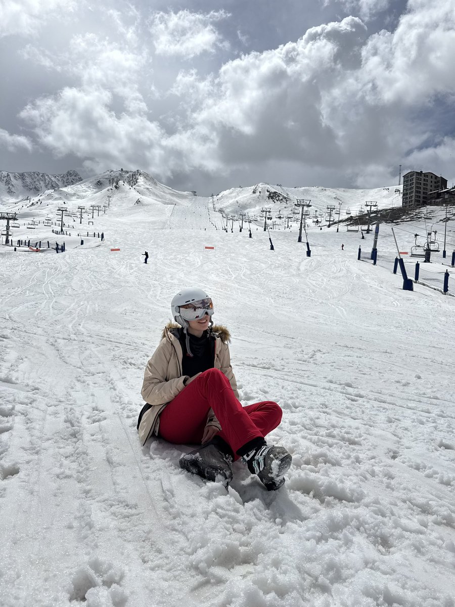 ferrum_lady's tweet photo. Recap weekend ❄️
una experiencia transformadora para fluir, soltar miedos y vivir plenamente 🤍
#andorra #grandvalira #esqui #lujosdelavida https://t.co/oV2ME1wMsd