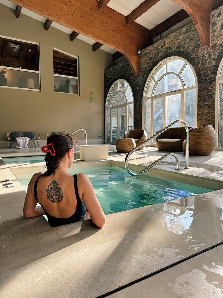 ferrum_lady's tweet photo. Recap weekend ❄️
una experiencia transformadora para fluir, soltar miedos y vivir plenamente 🤍
#andorra #grandvalira #esqui #lujosdelavida https://t.co/oV2ME1wMsd
