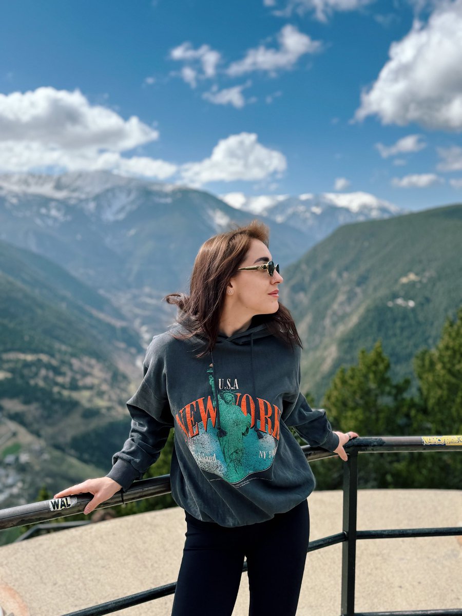 ferrum_lady's tweet photo. Recap weekend ❄️
una experiencia transformadora para fluir, soltar miedos y vivir plenamente 🤍
#andorra #grandvalira #esqui #lujosdelavida https://t.co/oV2ME1wMsd