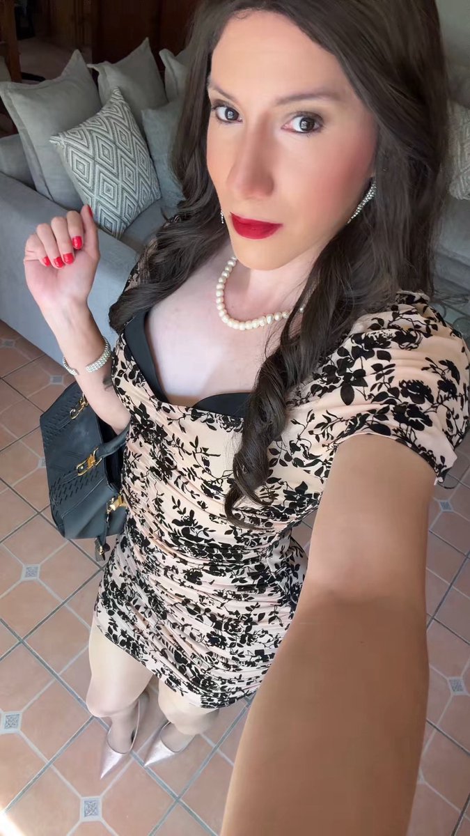 HelenaAriG's tweet photo. El único varón de la casa se viste como mujer y sale con hombres de verdad que lo tratan como debe ser tratada toda una mujer ❤️ https://t.co/qrichgJZwc