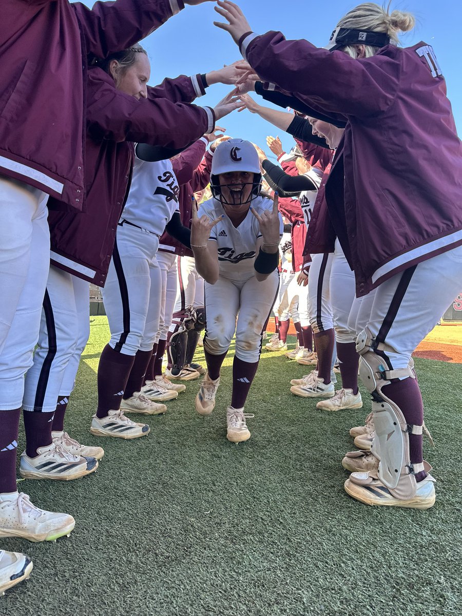 ❗️JESSIE DANIELS WITH A 💣

Tigers up 13-5.