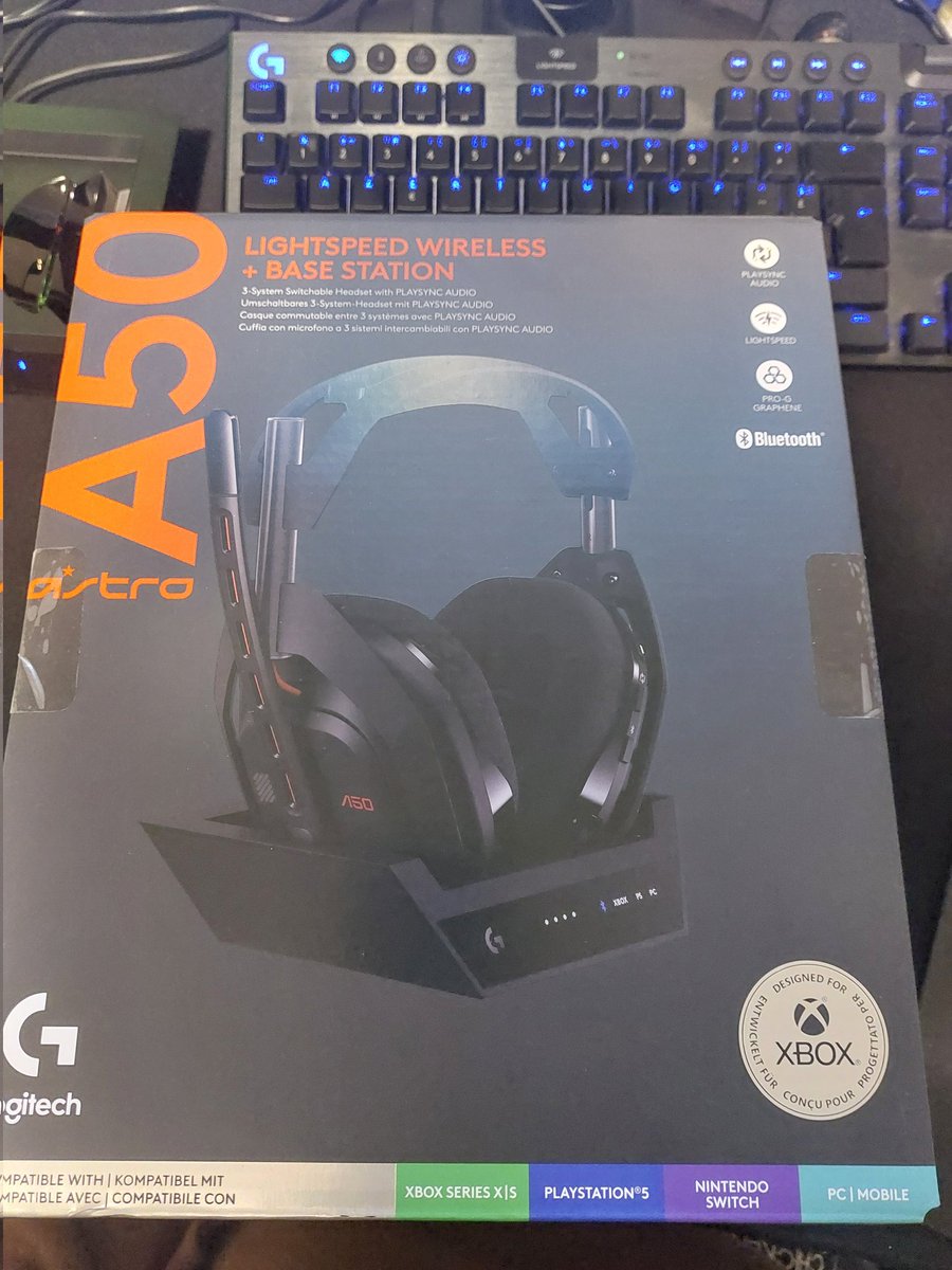 KindzTV's tweet photo. Petit plaisir ! Enfin fini le micro qui grésille constamment 🥳🥳 https://t.co/9rH90ZrgIm