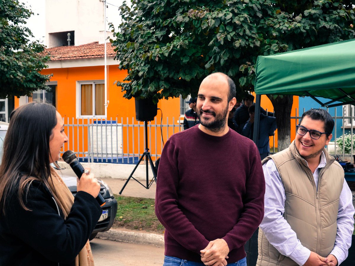 JoseIScotto's tweet photo. El #ProgramaManos llegó a 📍 #Tinoco.
Hicimos entrega de elementos deportivos para fortalecer la actividad deportiva de las juventudes ⚽🥅
Desde la @agenciacbajoven tenemos el compromiso de fortalecer los espacios habitados por los jóvenes cordobeses 💙💪🏼 https://t.co/TwuFKxxBXt