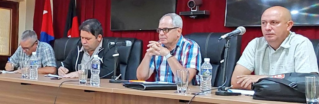 AsambleaCuba's tweet photo. Presidió @HomeroAcostaA, secretario de la Asamblea Nacional del #PoderPopular, -junto a @JHGcasanova y @AlfreMene37409- encuentro resumen de la visita de la Secretaría de la @AsambleaCuba🇨🇺 a la provincia de Ciego de Ávila https://t.co/4vcPnDIUir