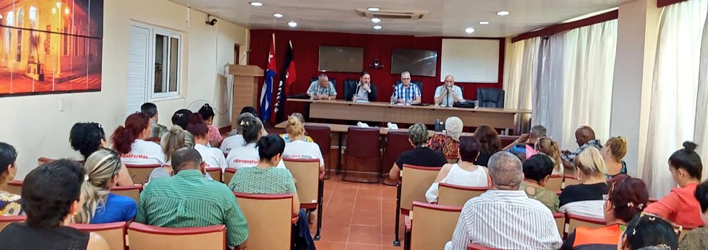 AsambleaCuba's tweet photo. Presidió @HomeroAcostaA, secretario de la Asamblea Nacional del #PoderPopular, -junto a @JHGcasanova y @AlfreMene37409- encuentro resumen de la visita de la Secretaría de la @AsambleaCuba🇨🇺 a la provincia de Ciego de Ávila https://t.co/4vcPnDIUir