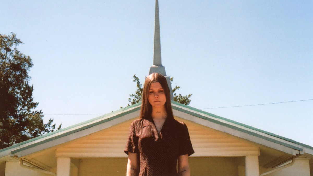 ‘Preacher’s Daughter’ by Ethel Cain is projected to debut at #12 on the Billboard 200 with 33.7k units, following the release of the album on vinyl. (via HITSDD)