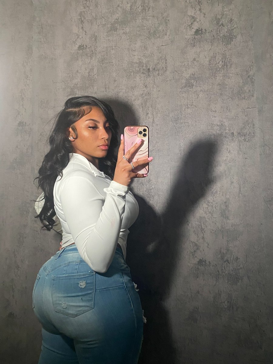 mariiiiinicole's tweet photo. #AriesSeason 💋 https://t.co/S6RqGOZJIu