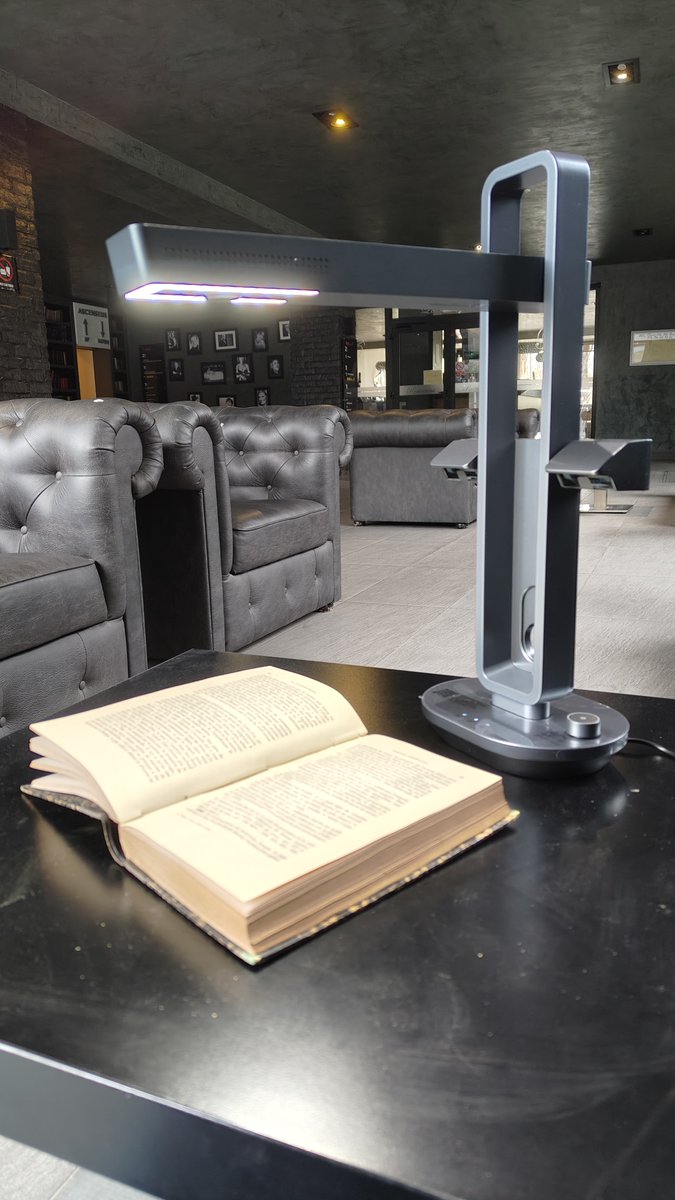 CZUROfficial's tweet image. Thanks to @ossra_tech for these amazing shots! 📸✨
#CZUR Aura – A smart scanner for home use, also a smart lamp. 🌟 Scan books & documents with AI-powered precision, then switch to lamp mode for your cozy reading time.
🔗 shop.czur.com
#SmartScanner #SmartLamp