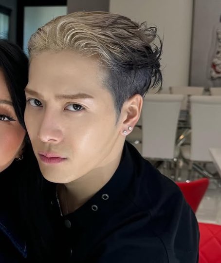 _jacksonloops's tweet photo. HE LOOKS GOOD https://t.co/d7hLVr1v45