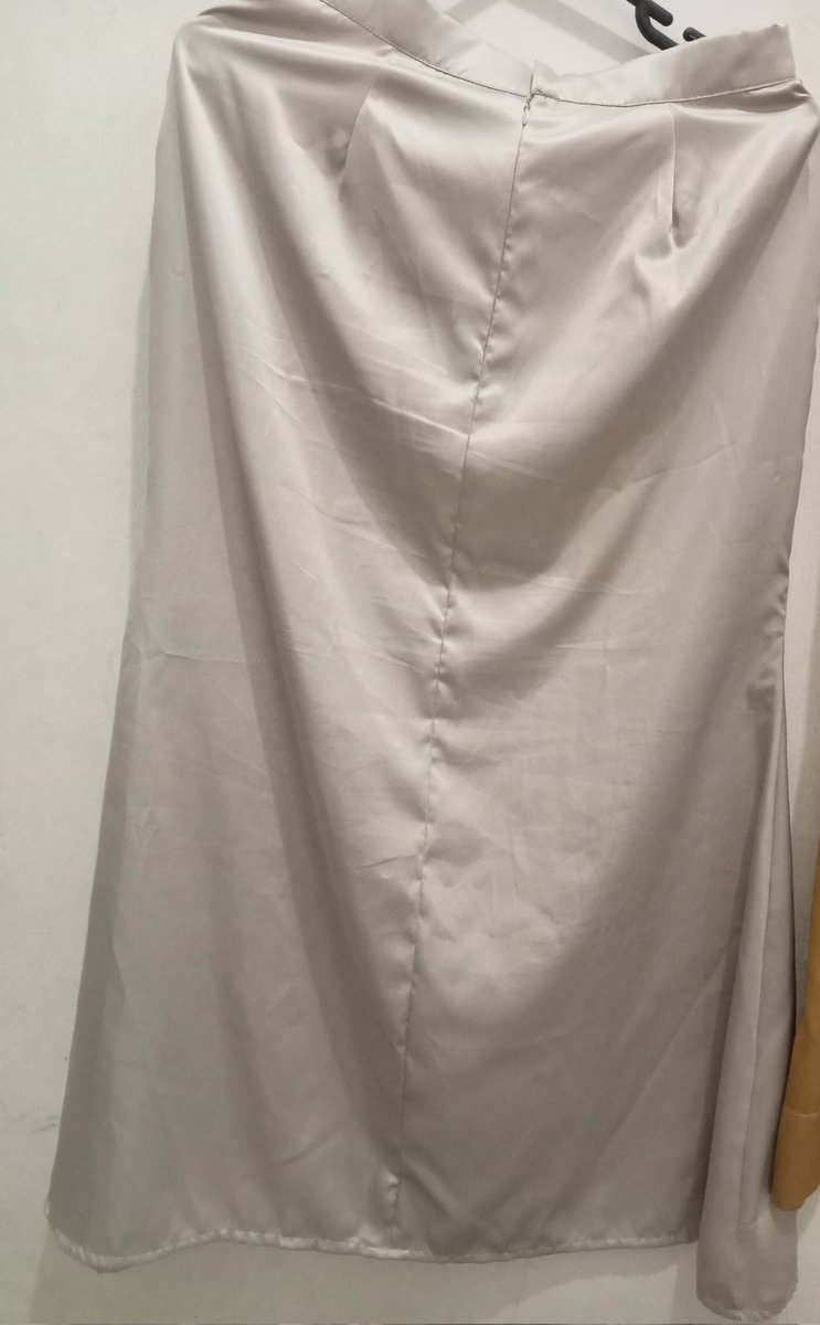 mengchaeng444's tweet photo. wts wts rok duyung silk (size L), kaftan silk maroon https://t.co/LQ24YDf5Ht