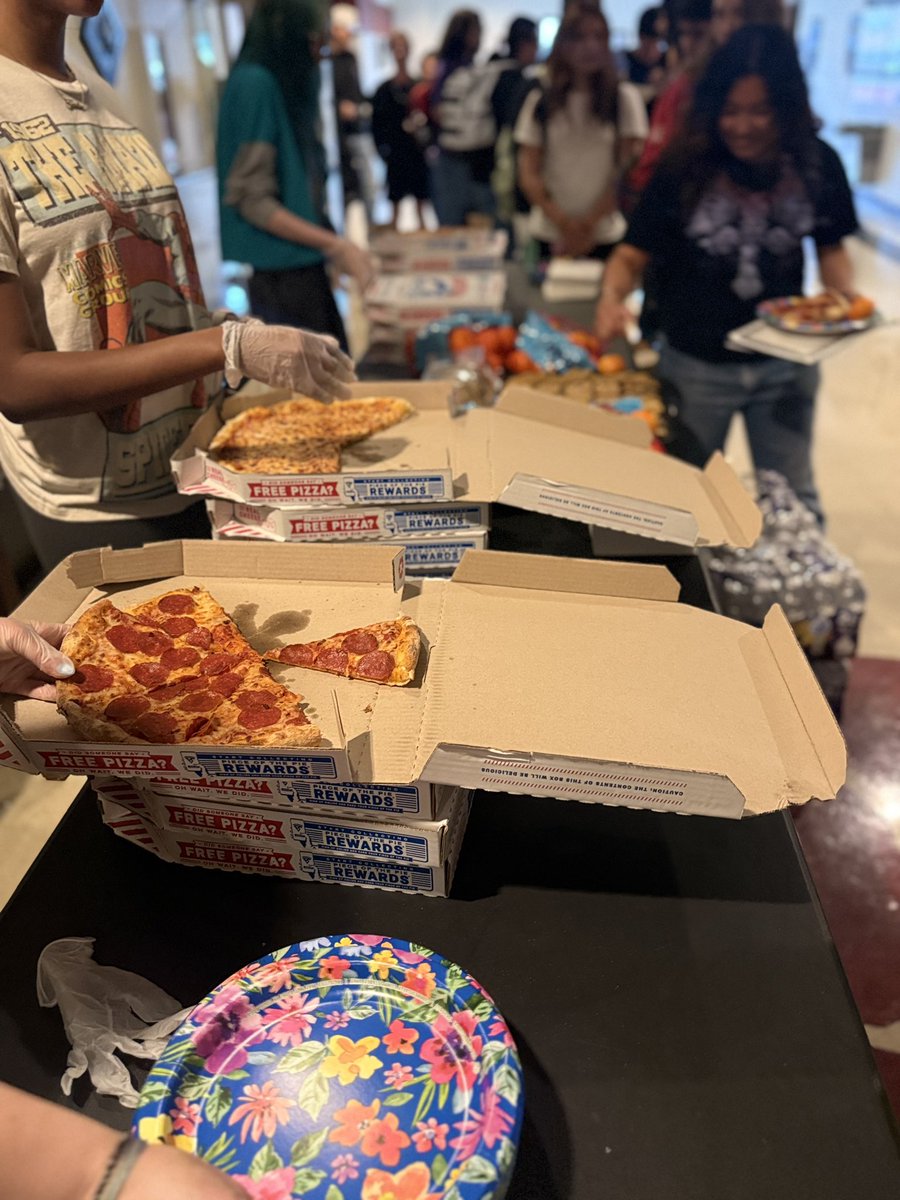 Today we celebrated 85 Rock Hill High Juniors and Seniors who earned the Seal of Biliteracy for demonstrating proficiency in two or more languages.
We’re so proud of these multilingual and multicultural Bearcats!
Thank you, <a href="/RHSEFoundation/">RHSEF</a> for your support!
<a href="/SraShaughnessy/">Mel Shaughnessy</a>