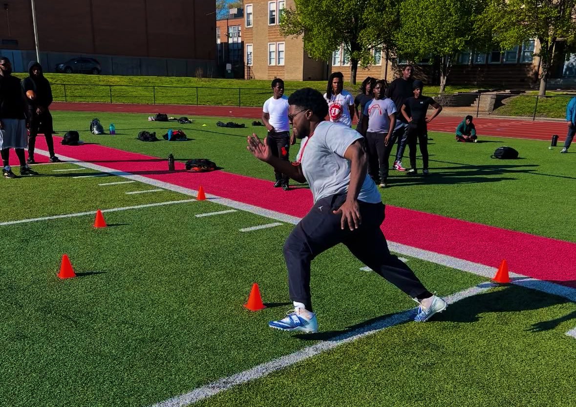 jtownfball314's tweet photo. Spring Day #2 We FINALLY Outside! #FindOutSeason #InOurDNA!! @coachdgreen_ @JenningsSH_STL @JenningsK12 @CorbinDayday @CoachTOwens_ @BTate_05 @YolondaHenders2 @TerryWilsonSTL @Realdeal_314 @pHalfacre_STL @scoreboardguy https://t.co/f4jp09gKzj
