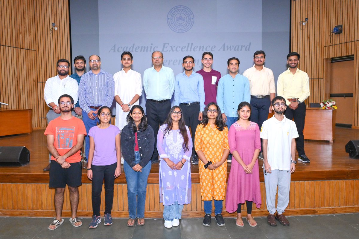 amanks_iitk's tweet photo. Honoured to receive the MAY Award for Engineering Excellence from Prof. Manindra Agrawal (@agrawalmanindra), Director, IITK &amp; Padma Shri, for my work on motion distortions in Mobile Laser Scanning. https://t.co/5nQwTcJNFm