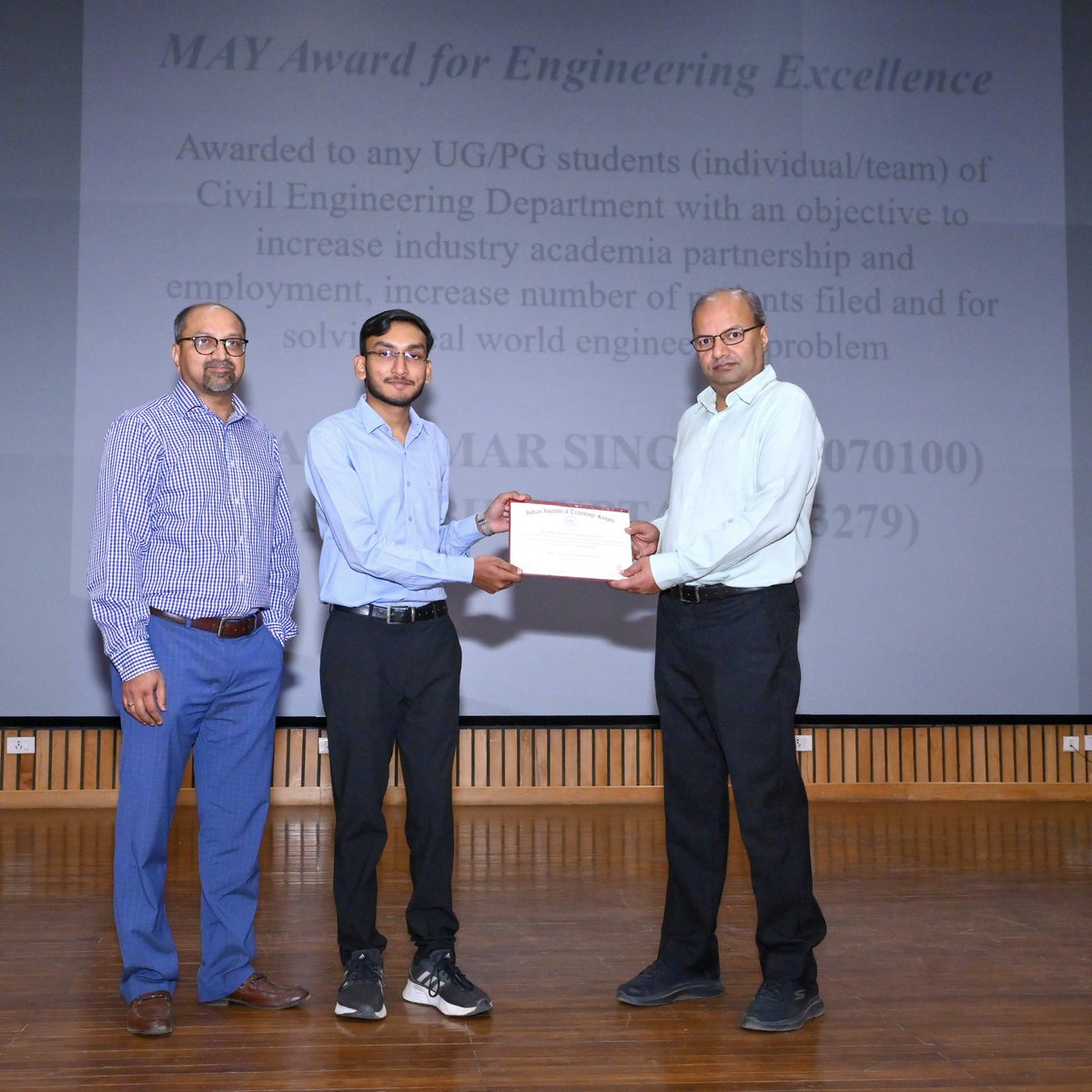 amanks_iitk's tweet photo. Honoured to receive the MAY Award for Engineering Excellence from Prof. Manindra Agrawal (@agrawalmanindra), Director, IITK &amp; Padma Shri, for my work on motion distortions in Mobile Laser Scanning. https://t.co/5nQwTcJNFm