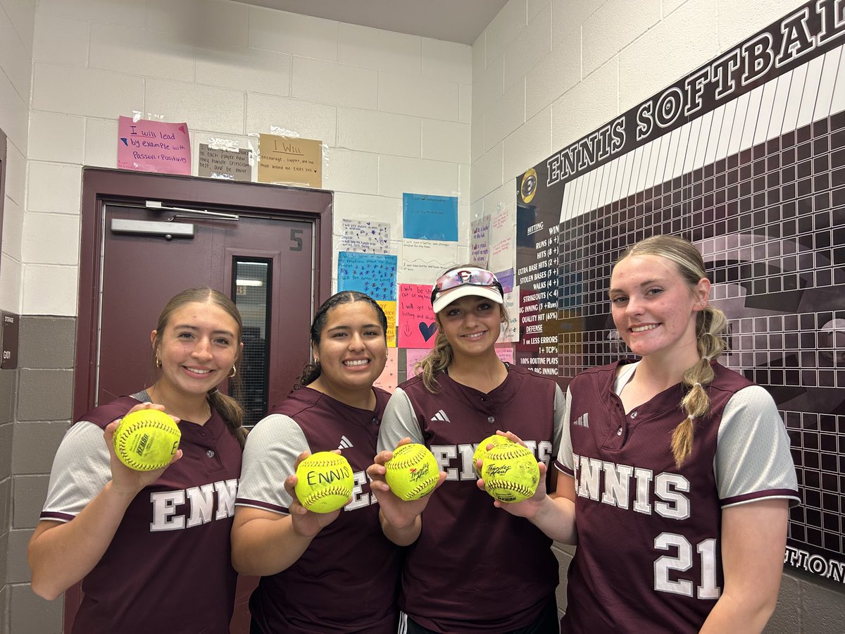 Big W over Terrell tonight✅

Bomb Squad: 
Bre Benavidez 🥎
Analisa Salazar 🥎
Kaycee Slovak 🥎🥎
Callie Richardson 🥎