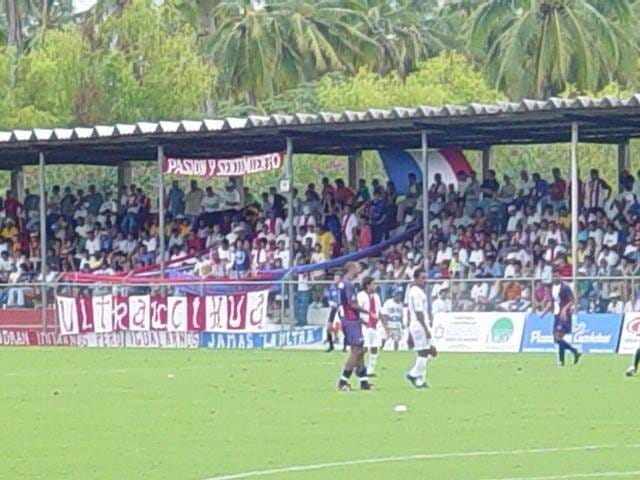 Así eran los partidos en el Estadio El Llanito de Cihuatlán, aquí vs Real Sociedad de Zacatecas en el Invierno 2002 de la Primera "A", hasta barra tenía: la "UltraCihua". El juego terminó 3-0 favor Cihuatlán, generalmente los visitantes se iban con la derrota y hasta goleados