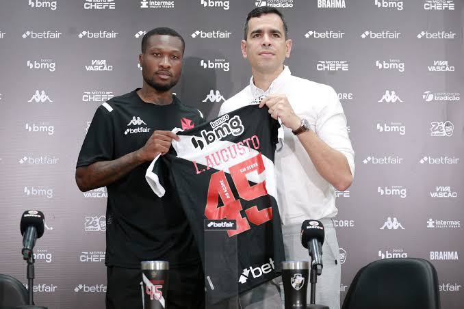 EstagiarioVasco's tweet photo. Loide Augusto custou €1,5 milhão de euros ao VASCO.

Daí eu vejo que na base temos o Lukas Zuccarello, que é 10x melhor que ele.

Além de Carille, Marcelo Sant'Ana é outro que precisa ser demitido.

#ForaCarille
#ForaMarceloSantana https://t.co/O95gRhgouc