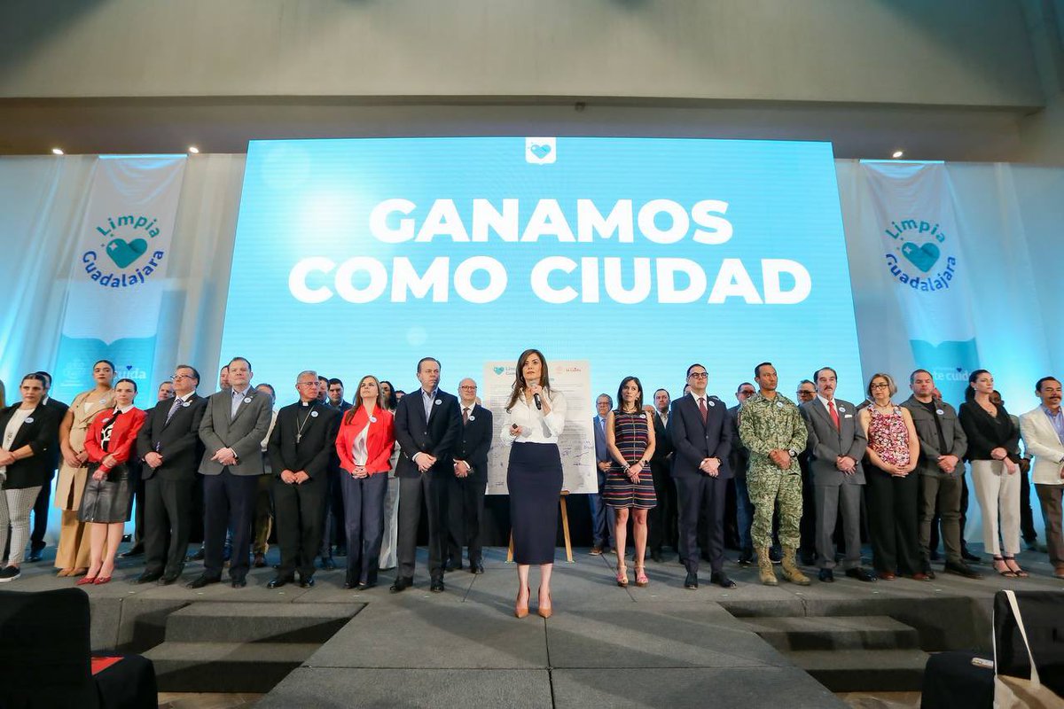 Gracias de corazón a los más de 60 líderes y lideresas de todos los sectores sociales de la ciudad que hoy firmaron el pacto #LimpiaGuadalajara y también a todos los que ya están listos para firmar.

Arrancamos la segunda fase de Limpia Guadalajara. En equipo y corresponsabilidad