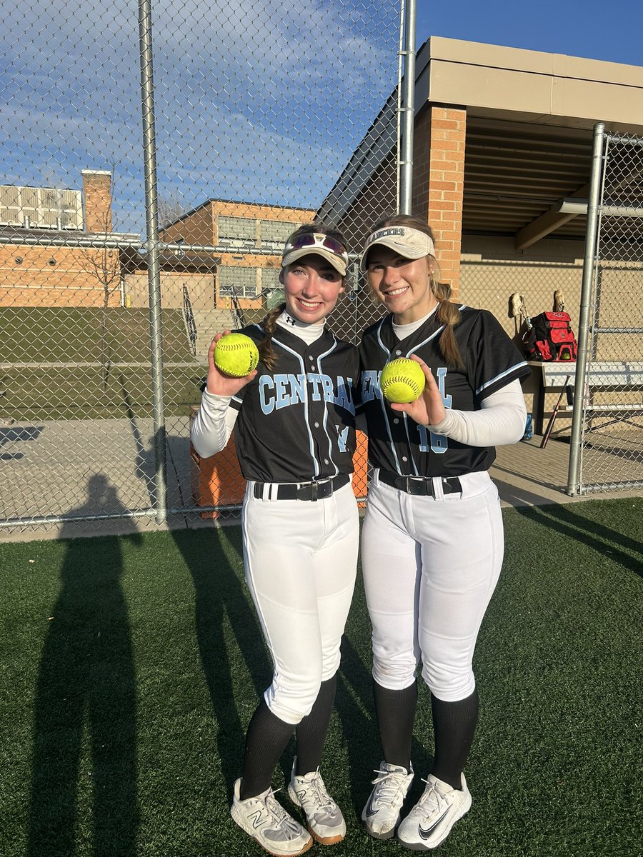 MayaFall112's tweet photo. Today I went 1-3 at the plate with 2 walks and one HOME RUN💣💣💣along with two RBIs and three runs scored!!! @lexieichhorn26 pitched a great game, only allowing 1 hit AND also hit a HR!! https://t.co/2WegNUlk1g