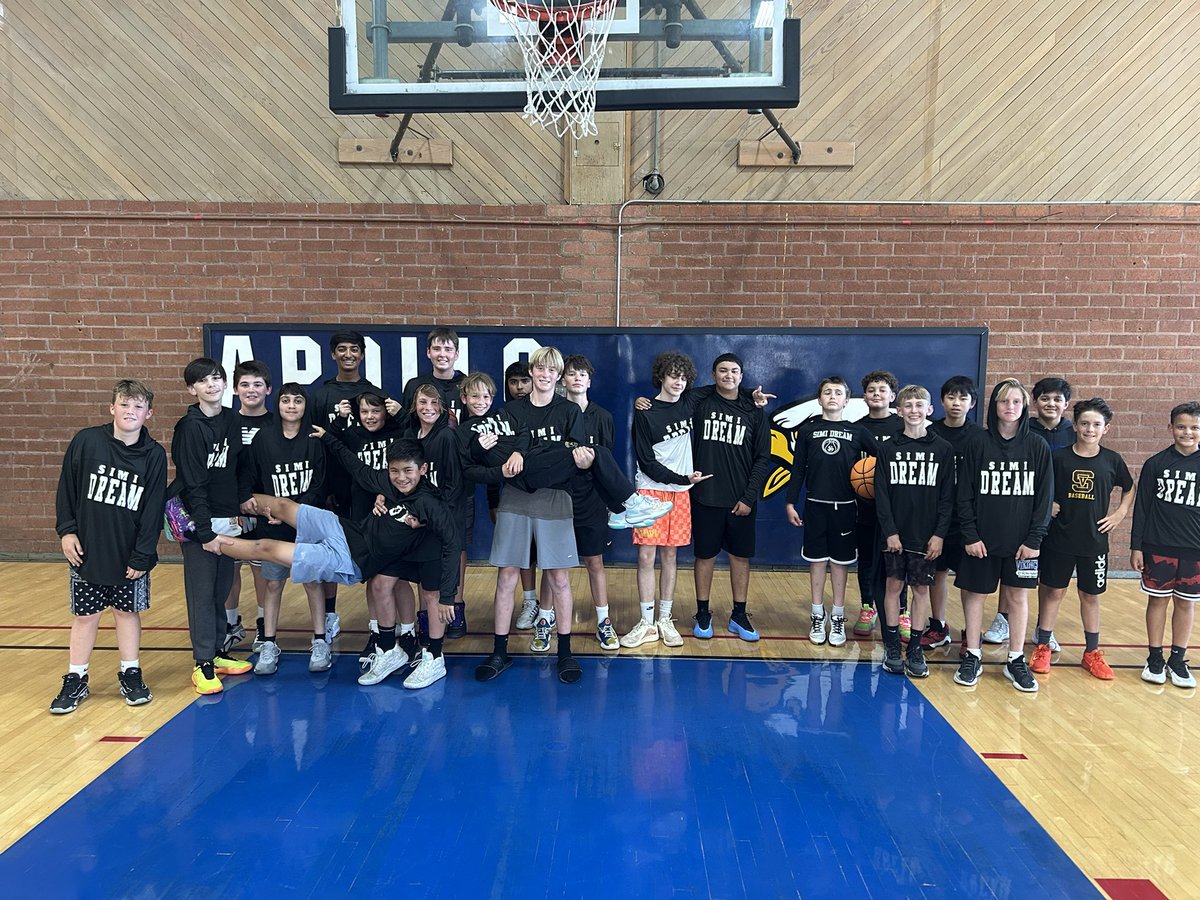 We have a unbelievable group of young men and families!! Coach Ryan and Mac wanted to give a little something back!! We always thought “hoodies “ looked super cool. Thank you to all the families that support us!! We can’t do it without you!! Dream big!! <a href="/The_Bshaw/">Ryan Bradshaw</a> <a href="/RodMacLean8/">Rod MacLean</a>