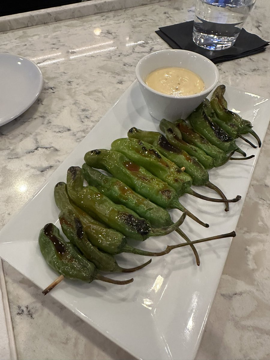 jvanhKY's tweet photo. #RestaurantWeekCincy
Pennyflower Bistro &amp; Bar: Makers Blossom, shishito peppers, crispy mushroom lasagna, s’mores… https://t.co/tLEADPhHcC