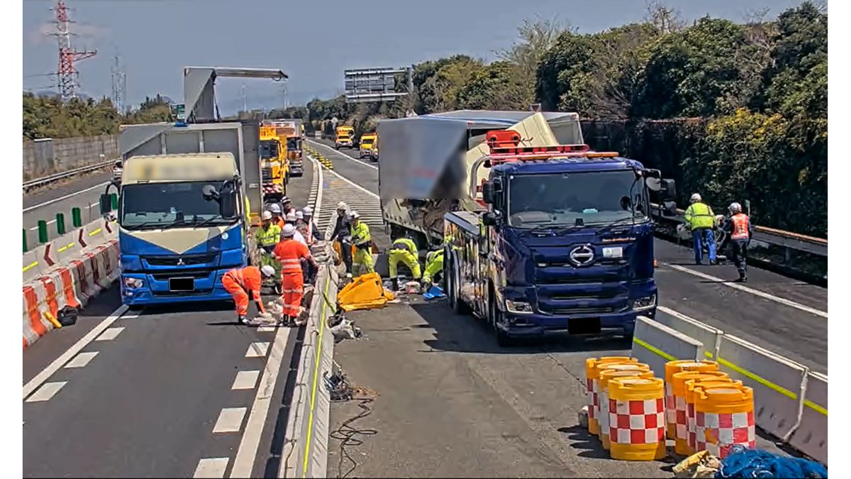 E1 #東名 #事故 #通行止め 】 11時45分現在 下り線(名古屋方面) 開始