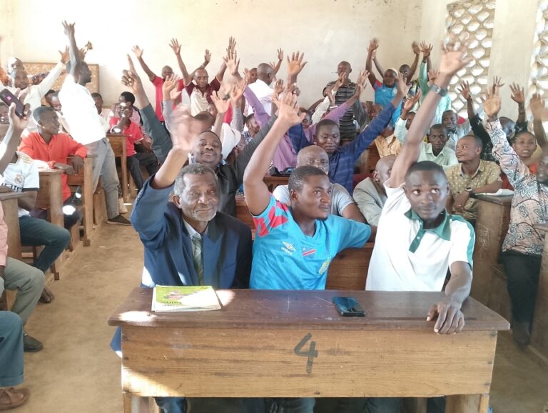 #EDUCATION_SUDKIVU2: une grève annoncée par les enseignants des écoles publiques dont leur salaire passe par CARITAS dès ce mercredi 09 Avril 2025.Ils réclament leurs salaires des mois de  #FÉVRIER et #MARS. Décision prise mardi 08/04/2025 lors d'une AGE à #Baraka